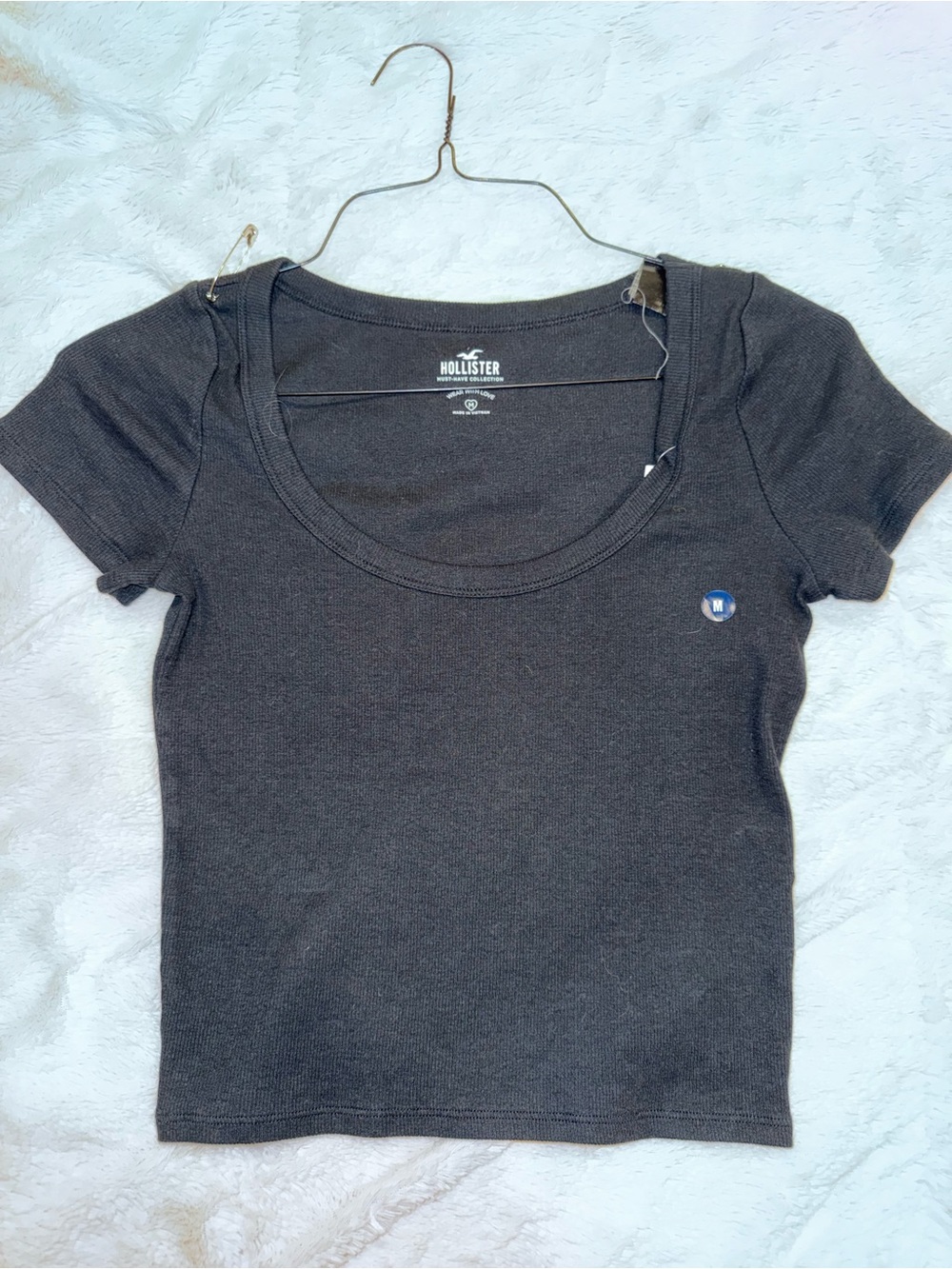 Hollister Women's Scoop Neck Short Sleeve crop top